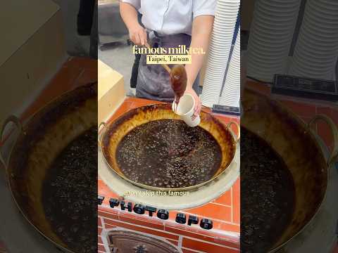 Taiwan’s No. 1 Milk Tea! 🧋Xing Fu Tang in Ximending in Taipei! 🇹🇼 #taiwan #taipei #milktea