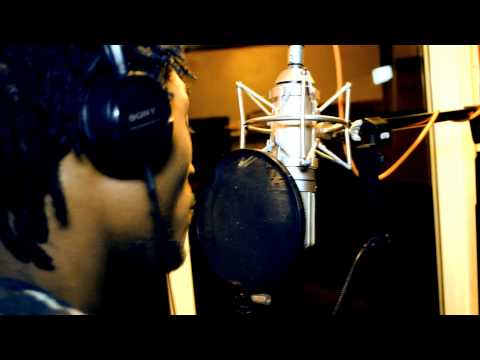 Luckii Snu - Swagg up Bag up  (IN STUDIO PERFORMANCE)