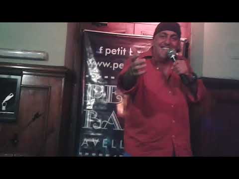 Fabian Saladino. Humor.  En Petit Bar