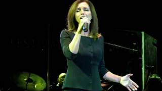 Ana Belen y Victor Manuel cantan "Espana Camisa Blanca"
