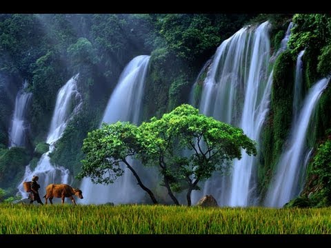 Ban Gioc Waterfall Vietnam with World Ma
