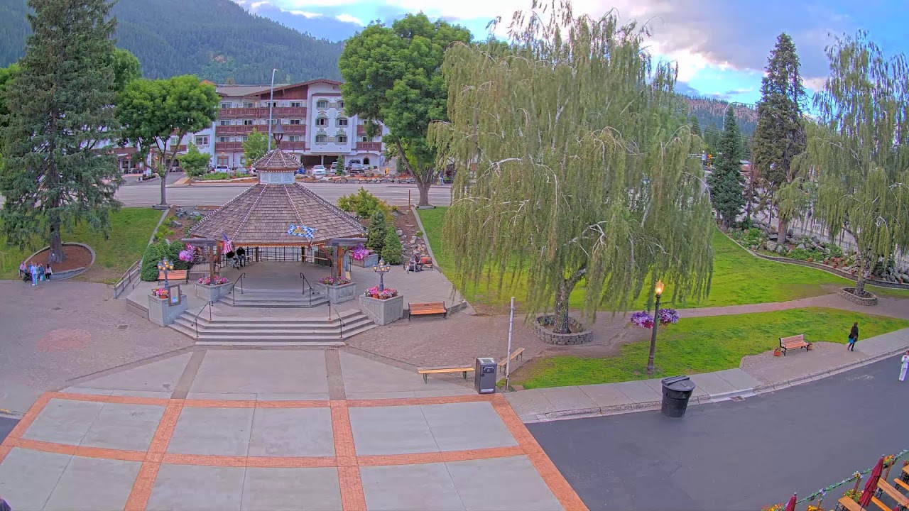 Live webcam view of Front Street Park Plaza