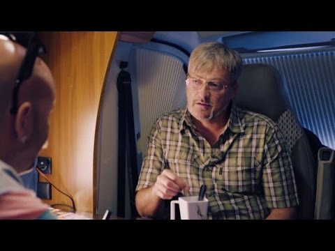 Tony Irving berättar för Jonas om livet innan han kom ut  - Camping Queens (Sjuan)