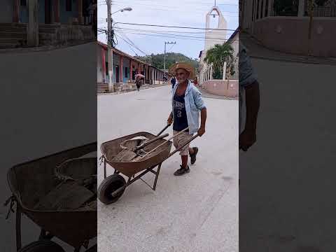 Froilán: EL HOMBRE DE LA CARRETILLA en Guisa. #guisa #personajes #viralreels #cuba #granma