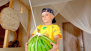 Марк учит детей и ловит Воришку как полицейский