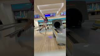 練習? #ボウリング #bowling #볼링 #保齡球 #? #ストライク #strike #japan #japanesegirl #ユニフォーム #ミニスカ #投球フォーム