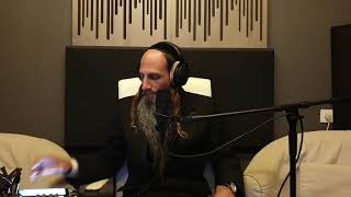 מדברים מרבי נחמן מברסלב   חנוכה   ממלא כל עלמין (הרב מאור קריו) - התמונה מוצגת ישירות מתוך אתר האינטרנט יוטיוב. זכויות היוצרים בתמונה שייכות ליוצרה. קישור קרדיט למקור התוכן נמצא בתוך דף הסרטון