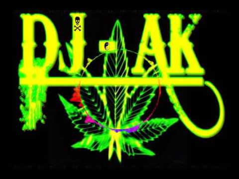 Mc 2k - Mc Evellyn - Mc Crash - Mc Delano - Na Onda Da Maconha 2016 (DJ AK )