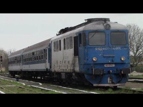 060 DA 🚂 and DMU 076 with passenger train, cu tren de pesonal at Săcueni bihor on 16 april 2022