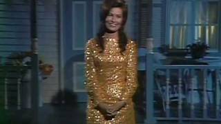 Loretta Lynn - Woman Of The World (Leave My World Alone) (2)