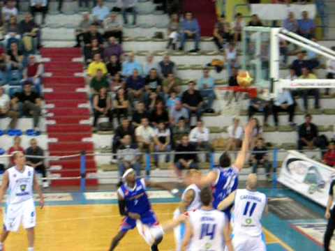 Volcic realizza e subisce fallo