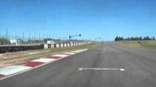preview picture of video 'Vuelta al Autódromo de Mercedes a bordo de un Peugeot 106 S16'