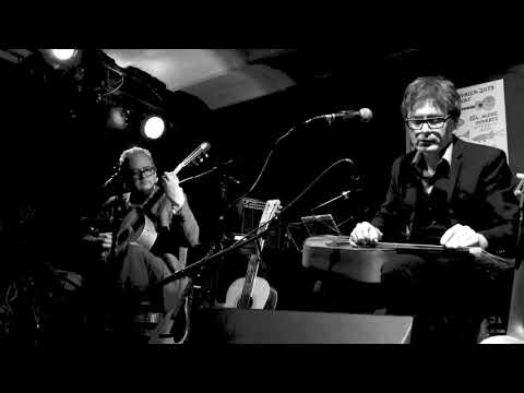 Les Guitares Magiques /// Ramona