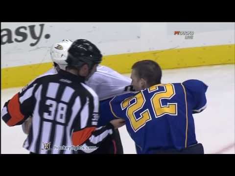 Bobby Ryan vs David Perron Oct 11, 2010 - Anaheim feed