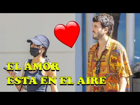 Sebastian Yatra y Aitana Paseando por las Calles de Madrid