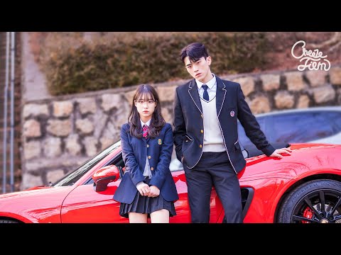 Thumbnail of the video: [1분후의세계] EP1. 전학 온 날 포르쉐 탄 남친이 생겼다