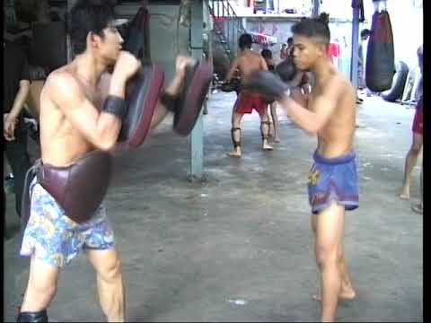 Training at Sangmorakot and Kaewsamrit Gym - Part 1