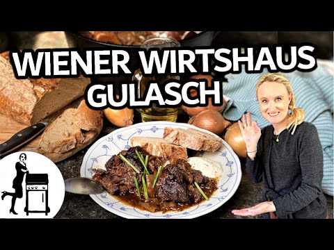 Viennese pub goulash | Cooking Dutch oven goulash | The woman at the grill