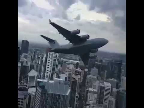 C-17A Globemaster flys low over Woolloongabba & Fortitude Valley