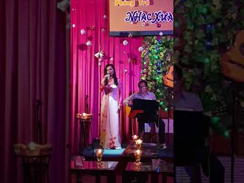 Thể hiện bởi Minh Oanh