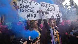 İtalya: Femen ve Pussy Riot, Rusya'nın Venedik Bienali'ne dönüşünü protesto etti