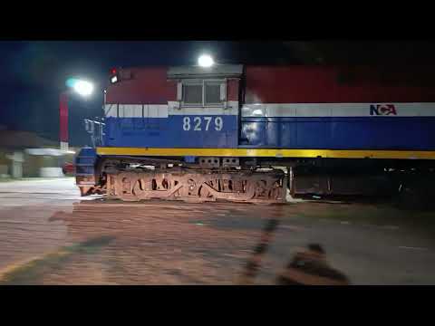 Alco (8279)+ Alco (8274) con un Tren Vacío de N.C.A a su paso por "Beltrán" en plena madrugada🚂🌃