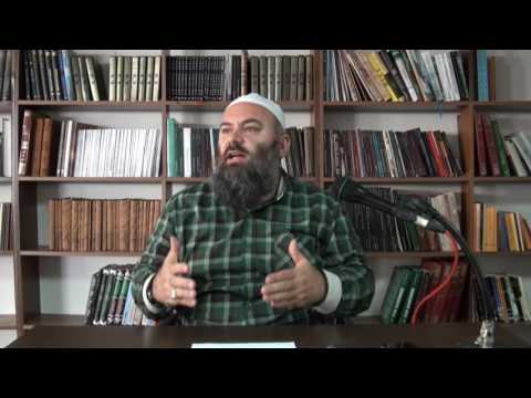 A lejohet dalja e vajzave në rrugë me pantollona... - Hoxhë Bekir Halimi