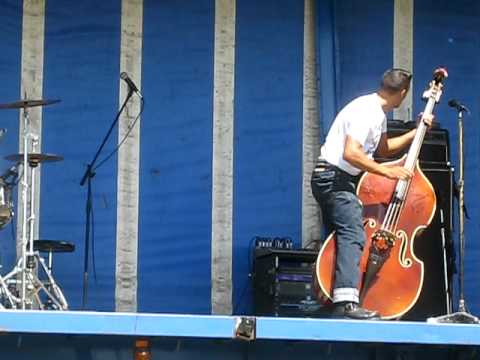 11-07-10 Family Fun Day - The Hound Dogs 8.AVI