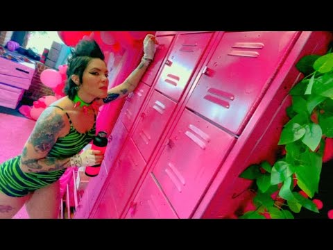 Suzi Moon - I'm Not A Man (Official Video)