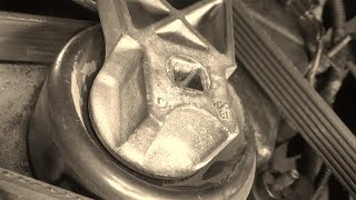 Serpentine belt tensioner pulley removal & installation (2001-2004 Ford Escape)