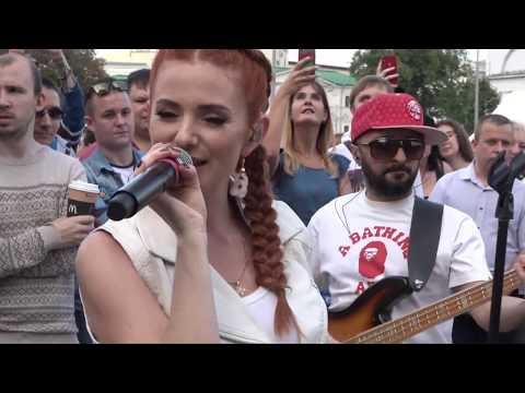 Lena Katina (t.A.T.u.) Live @ Arbat Street (Full Performance)