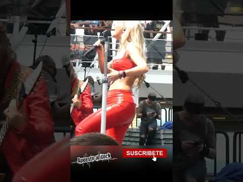 Charlotte Wessels (DELAIN) y su POTENTE VOZ EN VIVO "Masters Of Destiny "