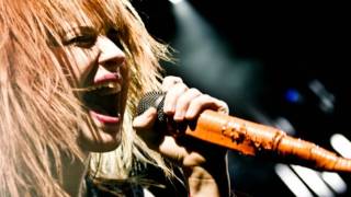 Paramore - Renegade ( Studio version [HQ] )