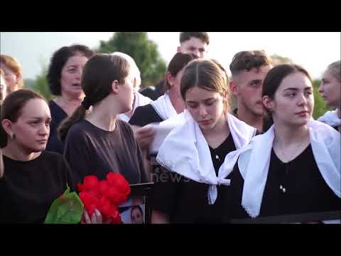 Top News - Varrosen nënë e bijë në Gjakovë/ Kosovë, përcillen disa nga viktimat e aksidentit