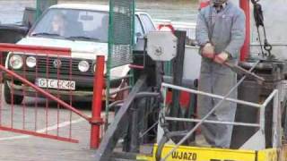 preview picture of video 'Hand powered ferry acros Vistula river in Poland 2009'