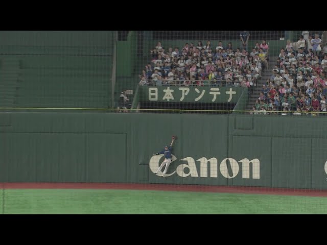 【5回表】 ファイターズ・西川 フェンスに激突しながらもジャンピングキャッチ!! 2019/8/13 F-M