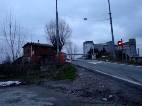 Una sera d'inverno a un passaggio a livello