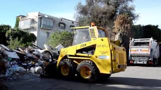 bobcat-rimuovono-rifiuti-nella-terra-dei-fuochi