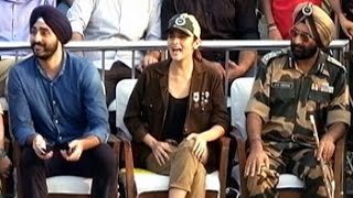 Jai Jawan: Alia enjoys Beating Retreat ceremony - YouTube