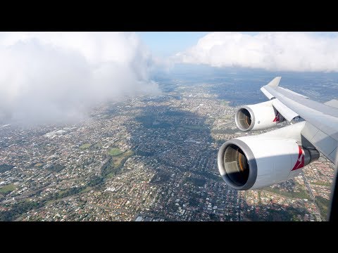 Windy landing into Brisbane onboard a Qantas Boeing 747-400ER Video
