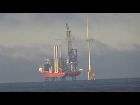 Aberdeen Bay Wind Farm blade installation by Pacific Orca (April 2018)