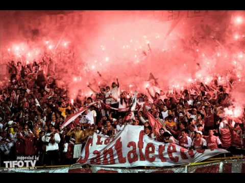 "Señores soy del leon soy bogotano" Barra: La Guardia Albi Roja Sur • Club: Independiente Santa Fe • País: Colombia