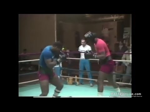 Mike Tyson vs Jimmy Clark - Sparring a pro 1983 - Amateur Boxing