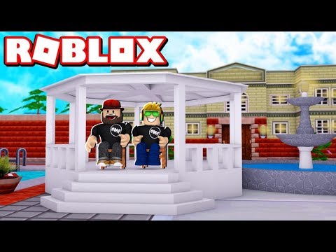 OUR FANCY MANSION WITH BRAND NEW OUTDOOR FOUNTAIN AND GAZEBO in ROBLOX BLOXBURG