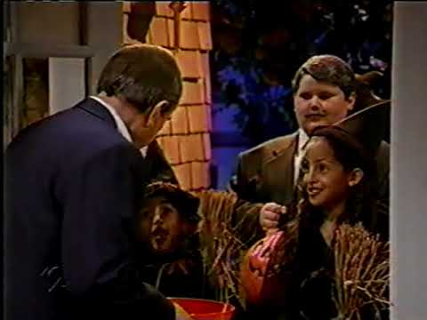 George & Leo 1x07 "The Halloween Show"