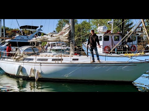 40 year old Sailboat | Catalina 38 Walkthrough |