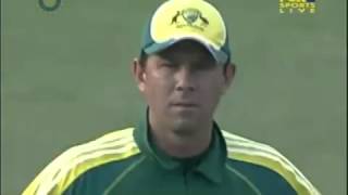Sachin tendulkar out decision changed by umpire - 2006 DLF Cup