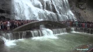 preview picture of video 'Coutralam Main Falls, Tamil Nadu, India (Shorter Version)'