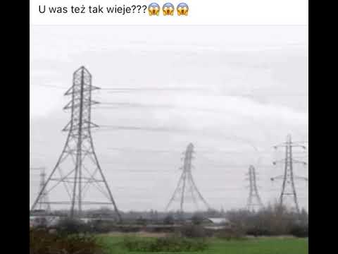 Tragedia wichura podrzuca słupami!