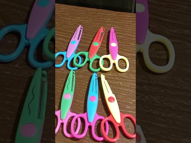 Vídeo relacionado con Tijeras de Manualidades Para Niños, Tijera Zig Zag en Una Variedad de Divertidos Patrones, Incluyendo 6 Tijeras de Encaje Para Niños y 8 Perforadores en Relieve